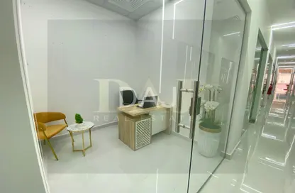 Office Space - Studio - 1 Bathroom for rent in Red Avenue - Al Garhoud - Dubai