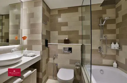 صورة لـ حمام النزل و الشقق الفندقية - غرفة نوم - 2 حمامات للايجار في إن إتش كوليكشن دبي ذا بالم - نخلة جميرا - دبي ، صورة رقم 1