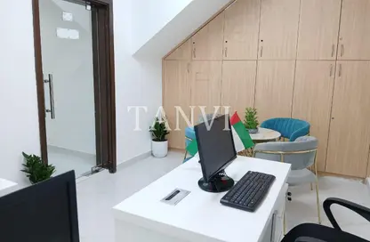 Office Space - Studio - 1 Bathroom for rent in Reem Residency - Al Karama - Dubai