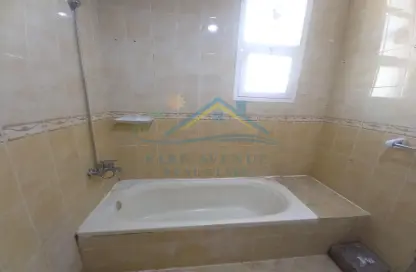صورة لـ حمام شقة - 2 غرف نوم - 2 حمامات للايجار في مدينة محمد بن زايد - أبوظبي ، صورة رقم 1