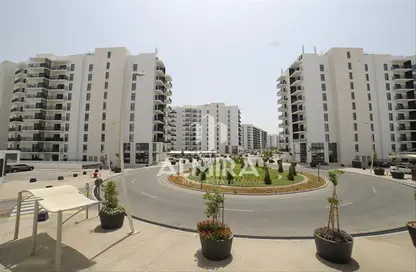 Apartment - 3 Bedrooms - 4 Bathrooms for sale in Waters Edge - Yas Island - Abu Dhabi
