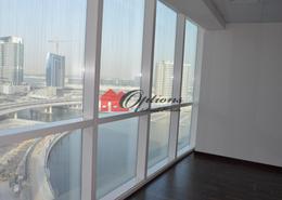 صورةغرفة فارغة لـ: مكتب للبيع في B2B  برج - الخليج التجاري - دبي, صورة 1