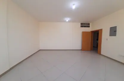 شقة - 2 غرف نوم - 2 حمامات للايجار في شعبية 9 - شعبية - مصفح - أبوظبي