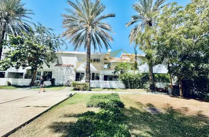 Villa - 4 Bedrooms - 5 Bathrooms for rent in Falcon Villas - Al Garhoud - Dubai