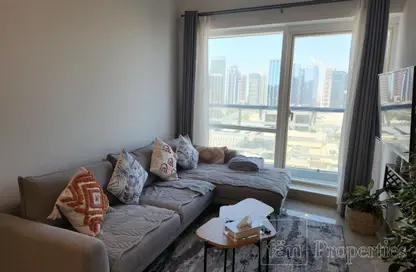 Living Room image for: Apartment - 1 Bedroom - 2 Bathrooms for sale in Concorde Tower - Lake Almas East - Jumeirah Lake Towers - Dubai, Image 1