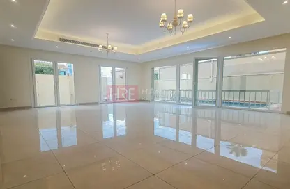 Villa - 5 Bedrooms - 6 Bathrooms for rent in Jumeirah 1 - Jumeirah - Dubai