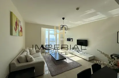 Living Room image for: Apartment - 1 Bedroom - 2 Bathrooms for rent in Laguna Tower - Lake Almas West - Jumeirah Lake Towers - Dubai, Image 1