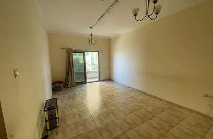 شقة - 2 غرف نوم - 2 حمامات للايجار في المجاز 1 - المجاز - الشارقة