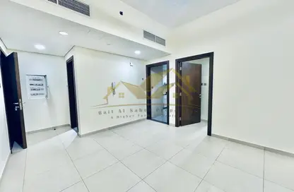 Apartment - 1 Bedroom - 2 Bathrooms for rent in Jumeirah Garden City - Al Satwa - Dubai
