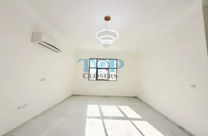 شقة - غرفة نوم - 1 حمام للايجار في العامريه - الجيمي - العين شقة - غرفة نوم - 1 حمام للايجار في العامريه - الجيمي - العين