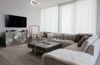 Living Room image for: Apartment - 3 Bedrooms - 4 Bathrooms for sale in LIV Residence - Dubai Marina - Dubai, Image 1