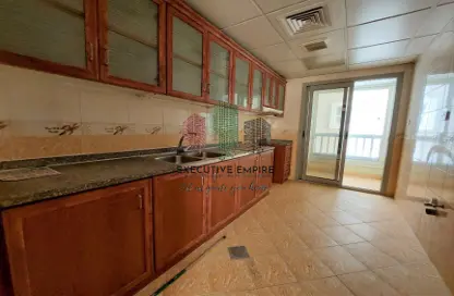 صورة لـ مطبخ شقة - 2 غرف نوم - 2 حمامات للايجار في معسكر آل نهيان - أبوظبي ، صورة رقم 1