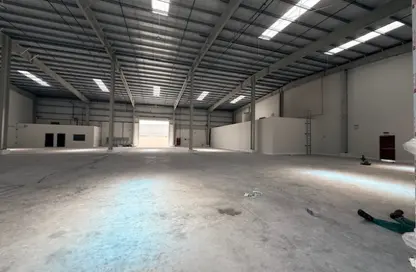 مستودع - استوديو - 8 حمامات للايجار في أم الثعوب - أم القيوين