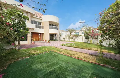 Villa - 4 Bedrooms - 5 Bathrooms for rent in Jumeirah 1 Villas - Jumeirah 1 - Jumeirah - Dubai