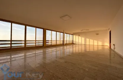 Duplex - 3 Bedrooms - 4 Bathrooms for rent in Corniche Road - Abu Dhabi