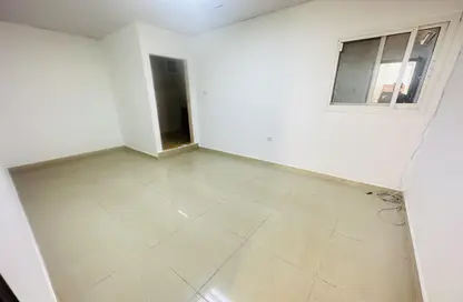Empty Room image for: Villa - 1 Bathroom for rent in Liwa Village - Al Musalla Area - Al Karamah - Abu Dhabi, Image 1