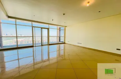 شقة - 3 غرف نوم - 4 حمامات للايجار في يونايتد سكوير - الخالدية - أبوظبي