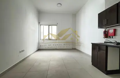 Apartment - Studio - 1 Bathroom for rent in Al Karama - Dubai Apartment - Studio - 1 Bathroom for rent in Al Karama - Dubai