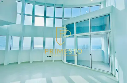 Duplex - 4 Bedrooms - 6 Bathrooms for rent in Al Reef Tower - Corniche Road - Abu Dhabi