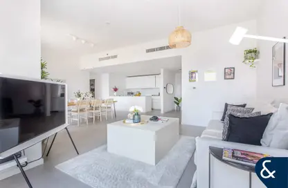 Apartment - 2 Bedrooms - 3 Bathrooms for sale in Rimal 6 - Rimal - Jumeirah Beach Residence - Dubai