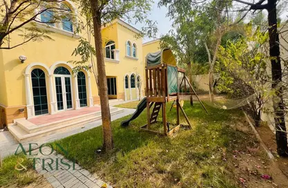 Villa - 3 Bedrooms - 4 Bathrooms for rent in District 8 - Jumeirah Park - Dubai