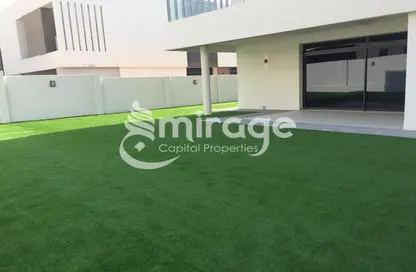 Garden image for: Villa - 5 Bedrooms for sale in West Yas - Yas Island - Abu Dhabi, Image 1