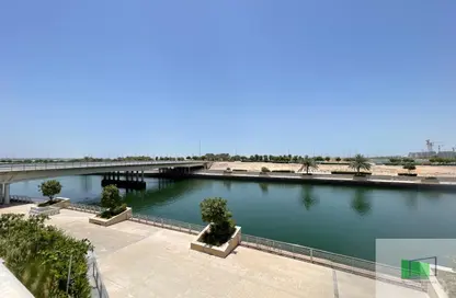 شقة - 2 غرف نوم - 4 حمامات للايجار في P2752 - شاطئ الراحة - أبوظبي