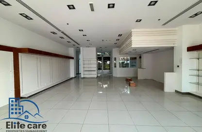 صالة عرض - استوديو - 2 حمامات للايجار في المراسي - البطين - أبوظبي