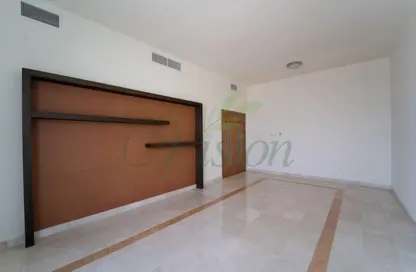 Apartment - 2 Bedrooms - 2 Bathrooms for rent in Vision Twin Towers - Al Najda Street - Abu Dhabi