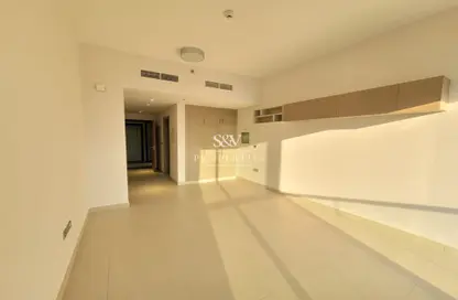 Empty Room image for: Apartment - 1 Bathroom for rent in Al Waleed Garden 2 - Al Waleed Garden - Al Jaddaf - Dubai, Image 1