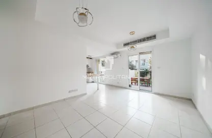 فيلا - 2 غرف نوم - 3 حمامات للايجار في الينابيع 15 - الينابيع - دبي