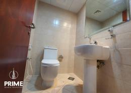 صورةحمام لـ: شقة - 1 غرفة نوم - 2 حمامات للكراء في شارع الوحدة - الوحدة - أبوظبي, صورة 1