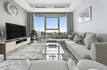 Living Room image for: Apartment - 2 Bedrooms - 2 Bathrooms for rent in Paramount Tower Hotel  and  Residences - Business Bay - Dubai, Image 1