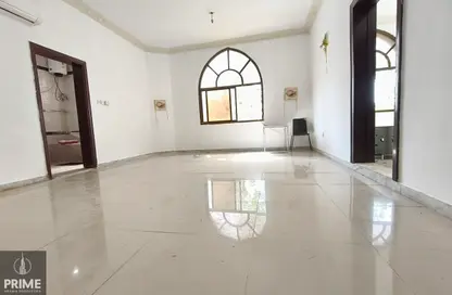 شقة - غرفة نوم - 1 حمام للايجار في بناية المرور - شارع سلطان بن زايد الاول - منطقة المرور - أبوظبي