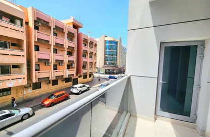 Apartment - 2 Bedrooms - 2 Bathrooms for rent in Al Jazeira Road - Al Muraqqabat - Deira - Dubai