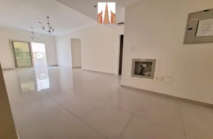 Apartment - 3 Bedrooms - 3 Bathrooms for rent in Muwaileh Commercial - Sharjah