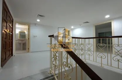 دوبلكس - 3 غرف نوم - 4 حمامات للايجار في برج الصواري - الخالدية - أبوظبي