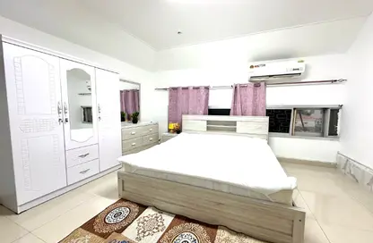 Apartment - Studio - 1 Bathroom for rent in Al Karamah - Abu Dhabi
