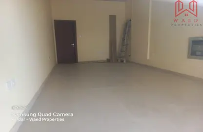 Shop - Studio - 1 Bathroom for rent in Al Karama - Dubai