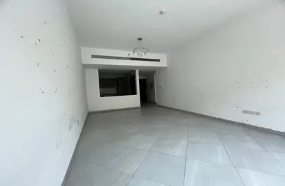 Apartment - 1 Bedroom - 2 Bathrooms for rent in Saleh Bin Lahej Building Block A - Saleh Bin Lahej Building - Jumeirah Village Circle - Dubai