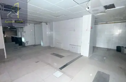 Shop - Studio - 5 Bathrooms for rent in Al Khan Corniche - Al Khan - Sharjah