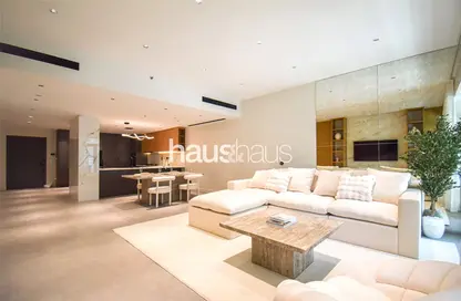 Apartment - 2 Bedrooms - 3 Bathrooms for sale in Shoreline Apartments - Palm Jumeirah - Dubai