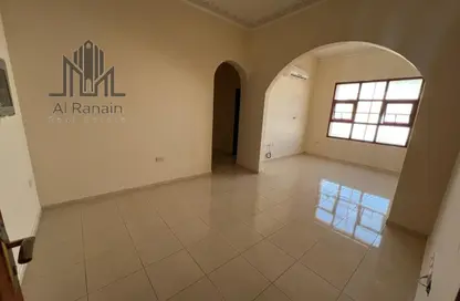 شقة - غرفة نوم - 2 حمامات للايجار في الخريس - الجيمي - العين
