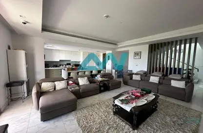 فيلا - 5 غرف نوم - 6 حمامات للايجار في ريدوودز - فدان ياس - جزيرة الياس - أبوظبي فيلا - 5 غرف نوم - 6 حمامات للايجار في ريدوودز - فدان ياس - جزيرة الياس - أبوظبي