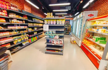 Shop - Studio for rent in Al Karama - Dubai