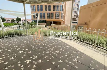 Duplex - 3 Bedrooms - 4 Bathrooms for rent in United Square - Al Khalidiya - Abu Dhabi