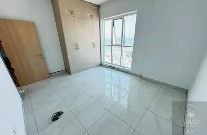 شقة - 2 غرف نوم - 2 حمامات للايجار في مساكن كورنيش عجمان - طريق كورنيش عجمان - عجمان