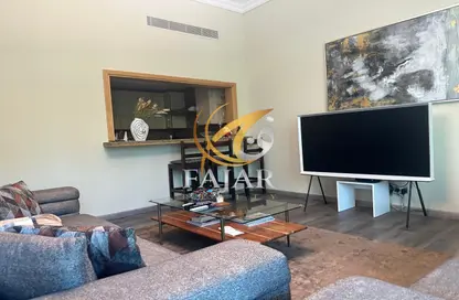 Apartment - 2 Bedrooms - 2 Bathrooms for sale in Al Nabat - Shoreline Apartments - Palm Jumeirah - Dubai