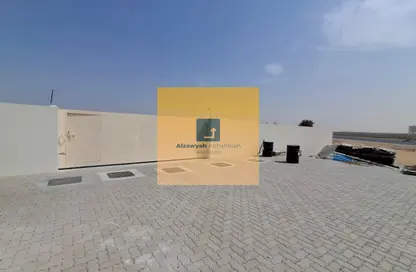 Warehouse - Studio - 2 Bathrooms for rent in Al Sajaa Industrial - Al Sajaa - Sharjah