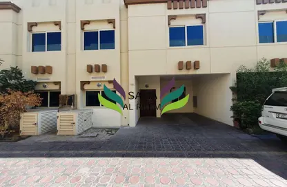 Villa - 3 Bedrooms - 4 Bathrooms for rent in Jumeirah 1 Villas - Jumeirah 1 - Jumeirah - Dubai